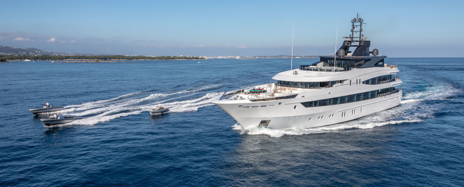                                                                                                     M/Y LUNA B also available for longer term Charters this season.
                                                                                            