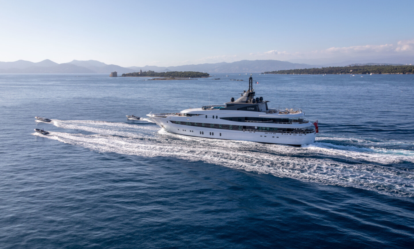 Luna B yacht for Charter 3
