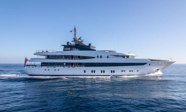 Luna B yacht for Charter