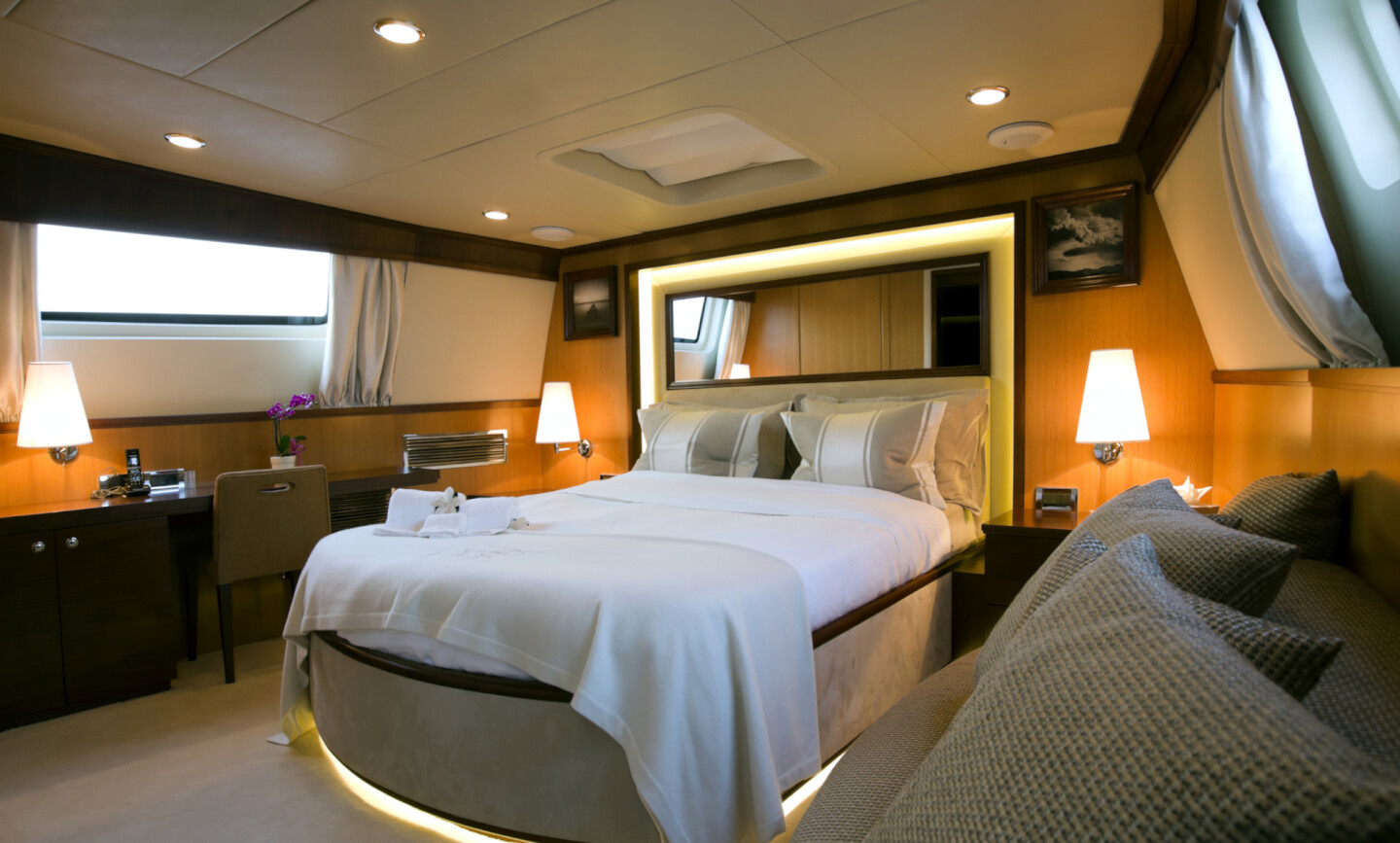 Xo Of The Seas yacht for Charter 9
