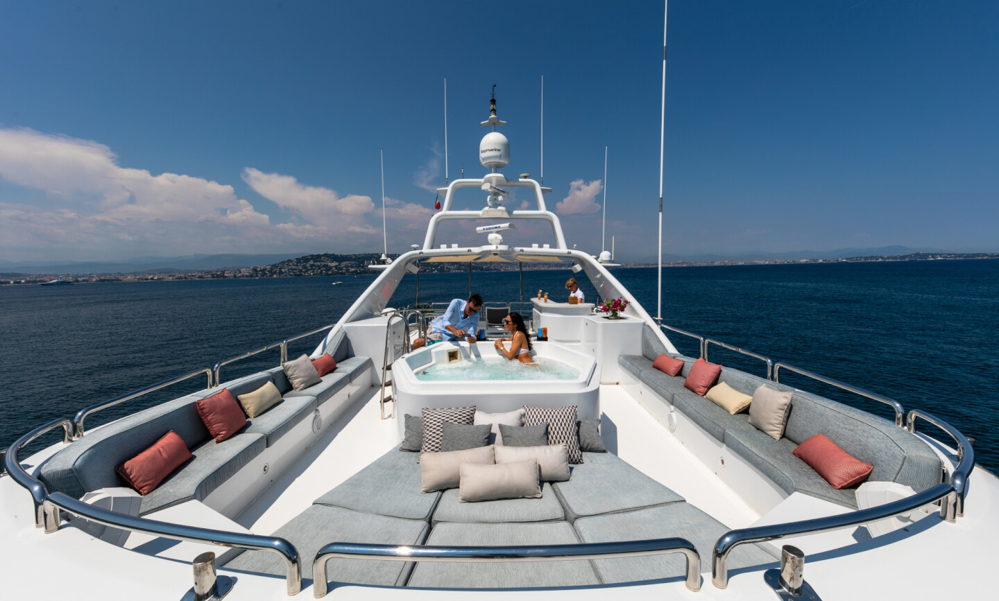 DXB yacht for Charter 3